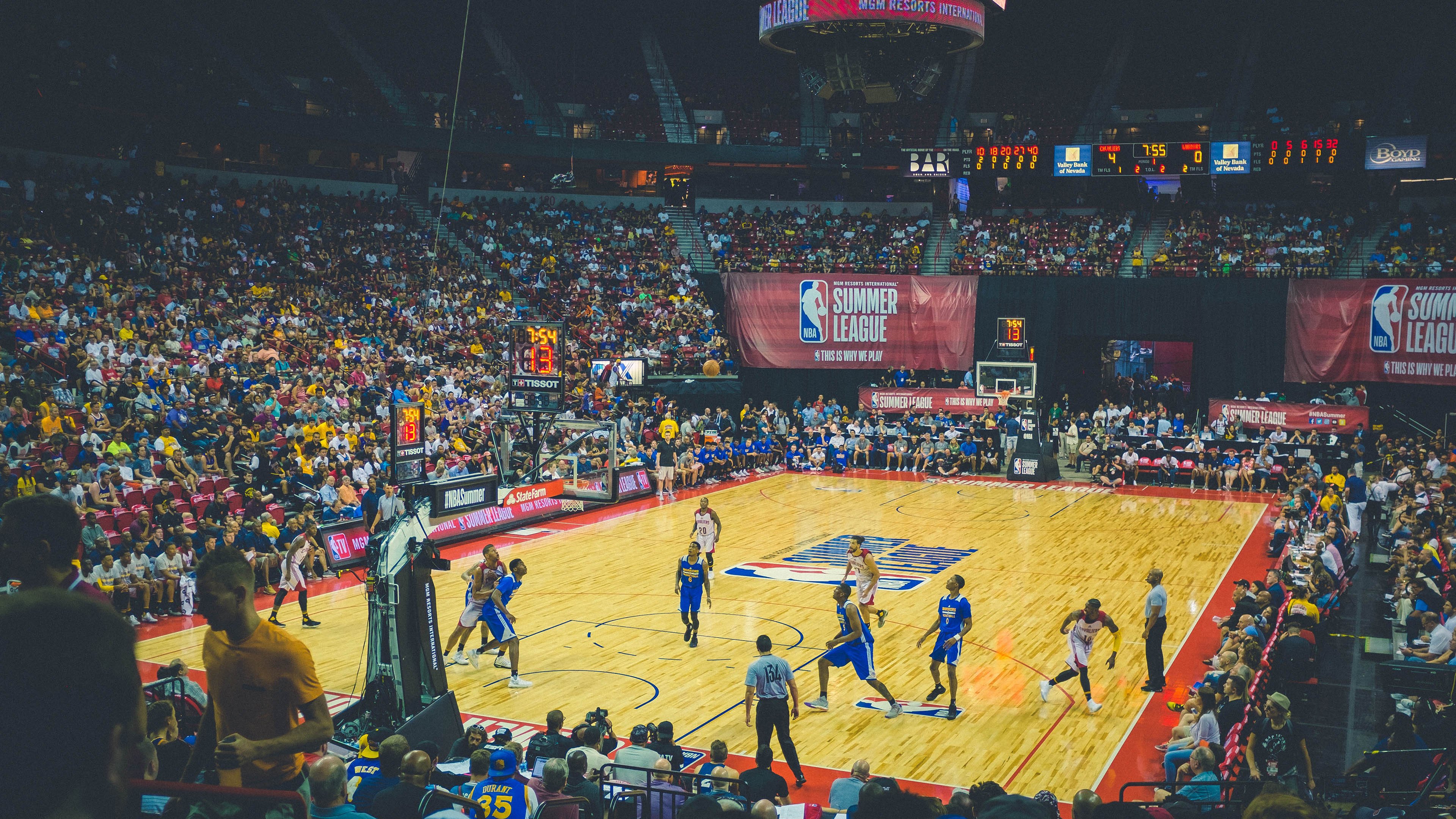 光影交织,虚拟与现实的极致碰撞!